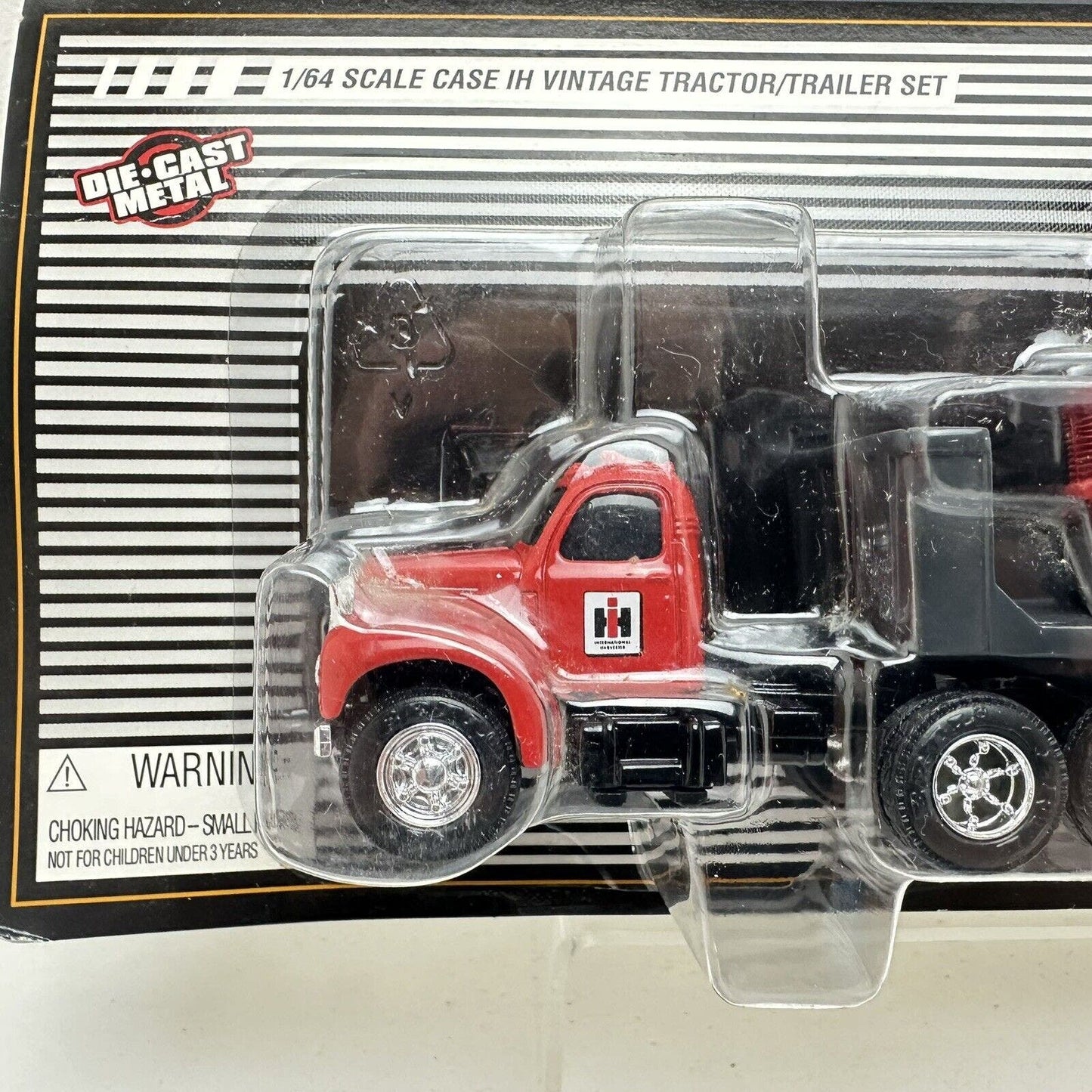 ERTL CASE IH FARMALL MD 1/64 Tractors/ Trailer Set #4366 MACK Trucks Die-Cast